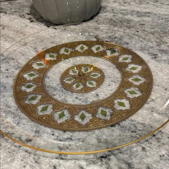 Elegant Gold and Green Patterned Glass Plate - Picture 1 of 8